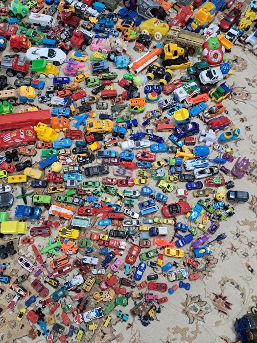 Машинки разные продам.