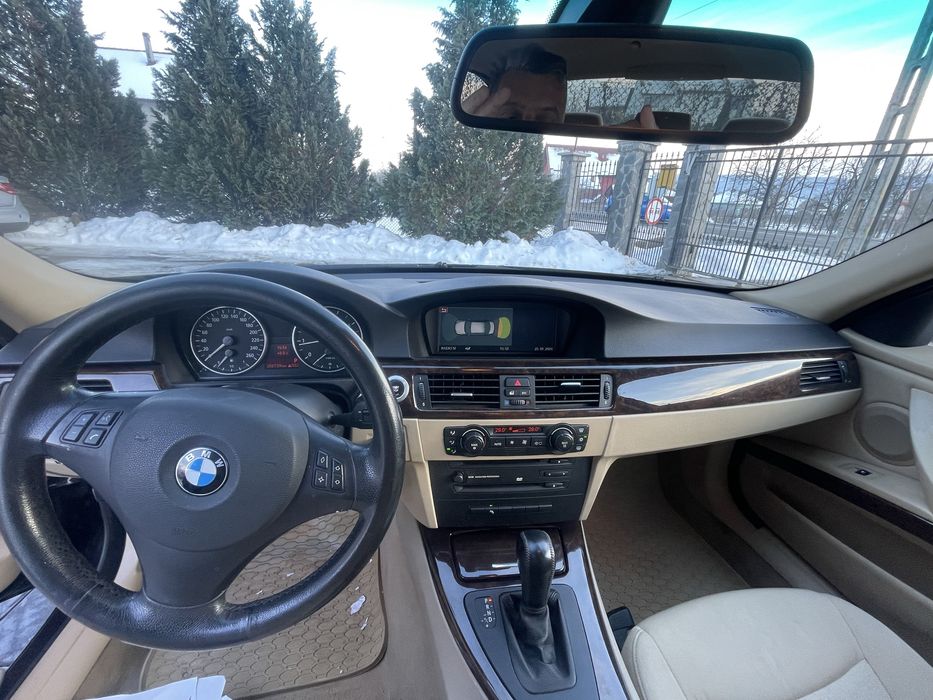 Vând  BMW e90 320i automatic , stare deosebită, negru metalizat