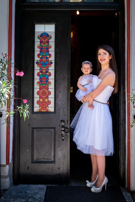 бяла рокля за дете на една и три година