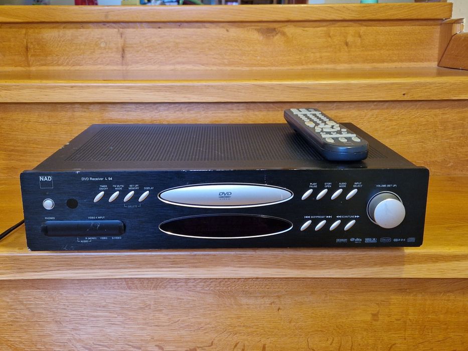 Boston Acoustics si NAD L54 receiver