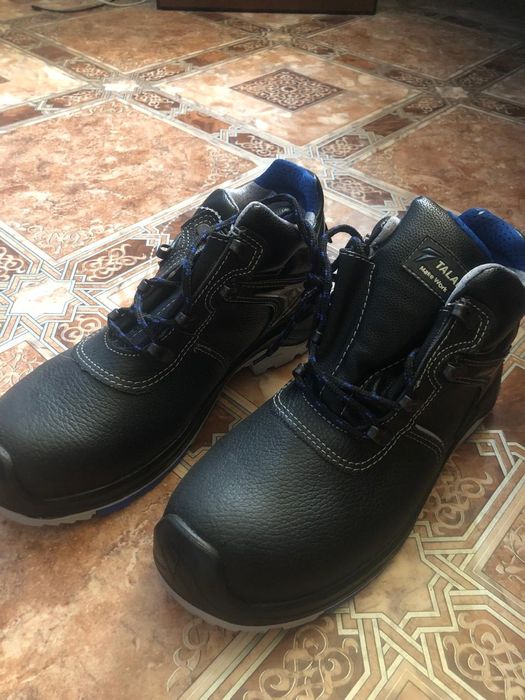 Продам спец обувь