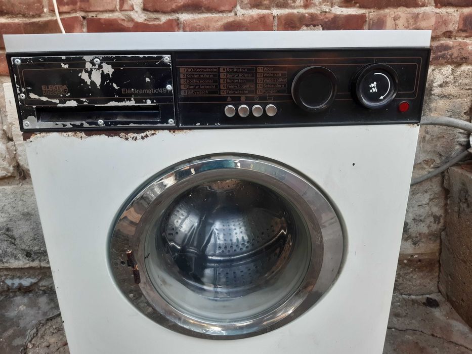 Стара перална работеща с много забележки за скрап или части