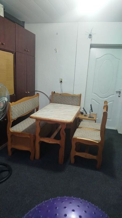Продается мебель и хоз принадлежности.