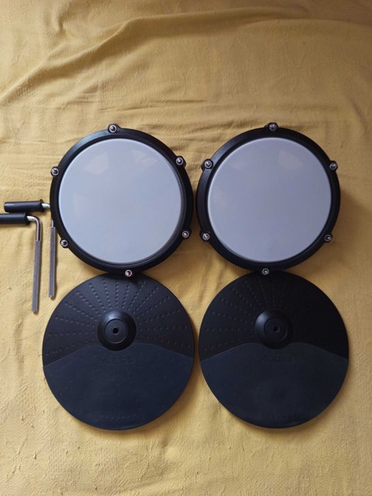 Електронни падове на Alesis