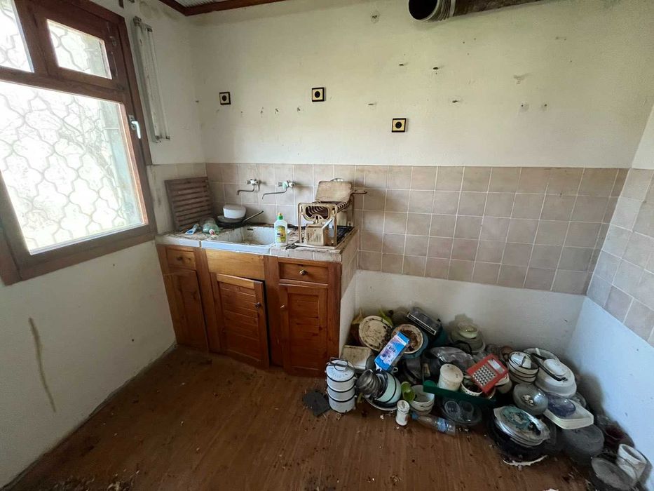 Къща за продажба в Бижовци, Трявна – двуетажна, двор 2560 кв.м., инвестиция