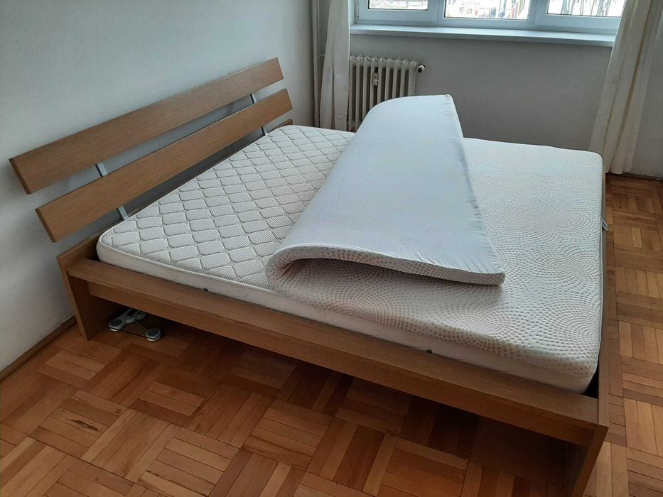 Pat Ikea de 200x 180 cu saltea Dormeo