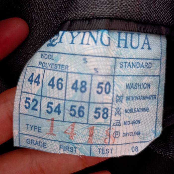 Продам 2 костюма новых