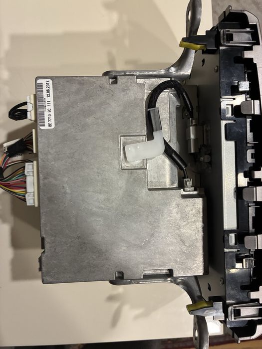 Опигинална мултимедия Toyota Avensis T27