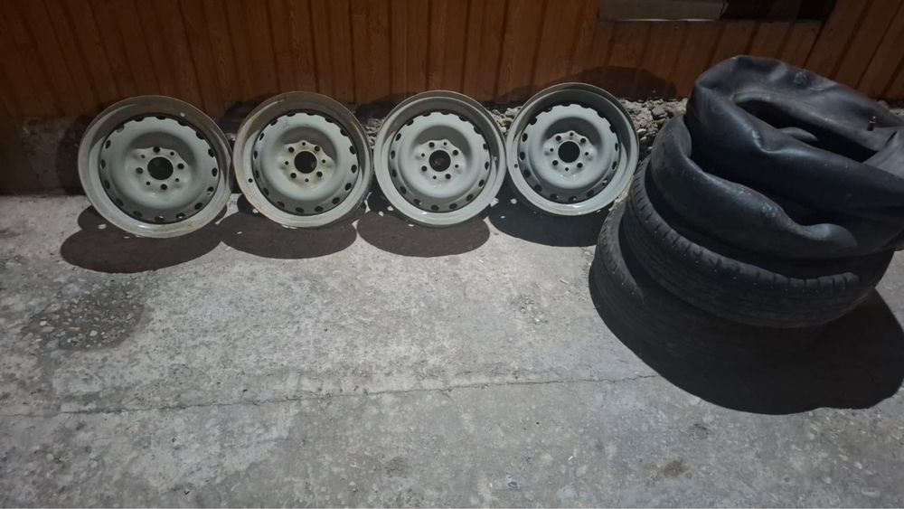 Продам диски, две покрышки, 4 камеры