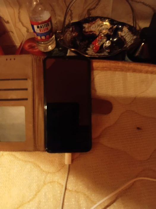 Продам смартфон Samsung A10