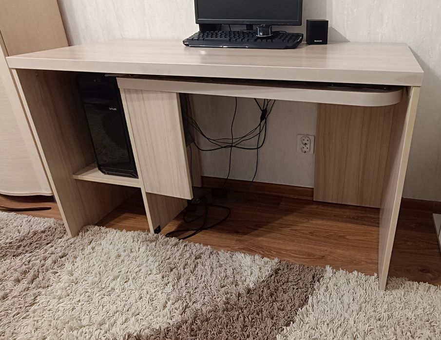 Продам письменный стол