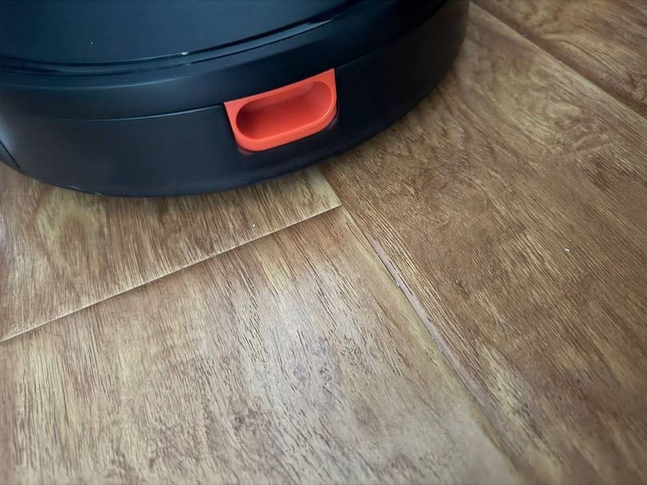 Vând aspirator robot Xiaomi E10C