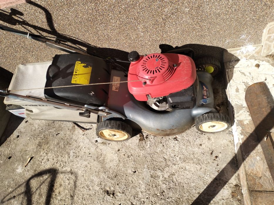 Mașini de tuns gazon