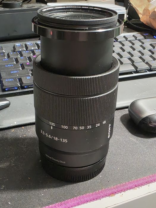 Sony E 18-135mm f/3.5-5.6 OSS (SEL18135) – Ca NOU