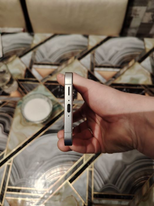 Продается Самсунг с24 FE