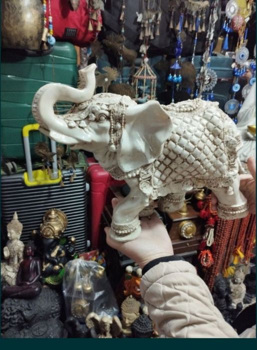 В наличии есть Сувениры Слоны , Вазы, Подсвечники Новые метал Латунь