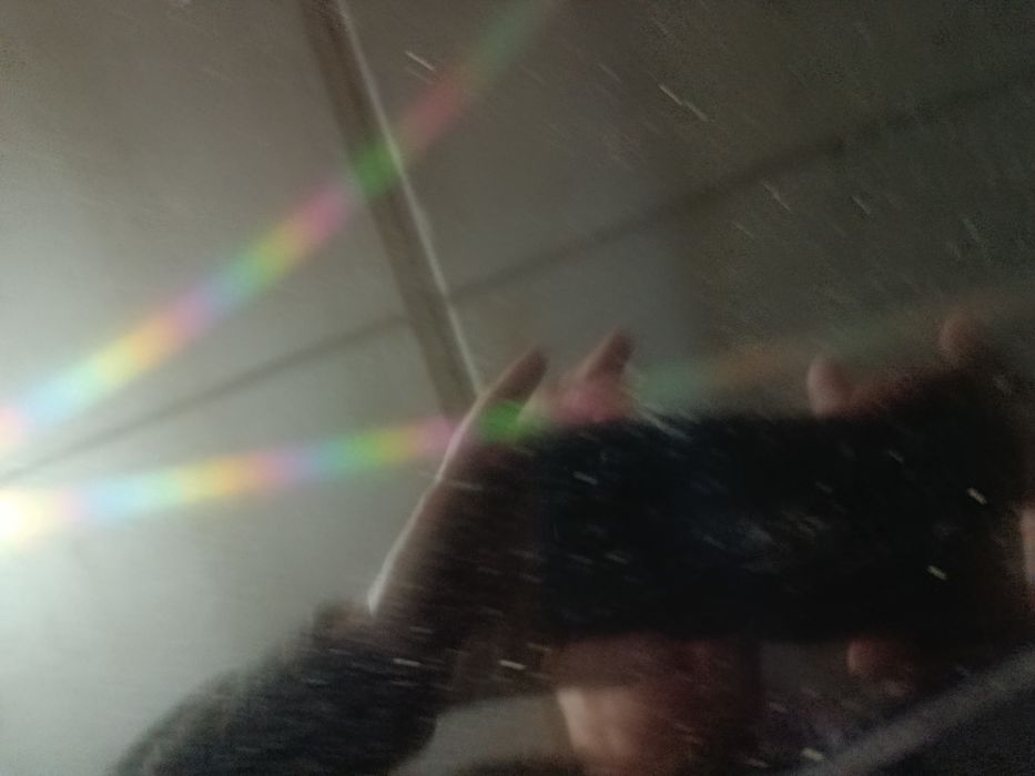 3 ta televizor sotiladi