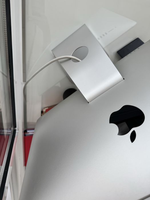 Apple Imac primul proprietar