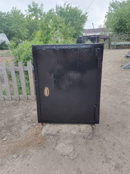 Продам огнеупорный сейф