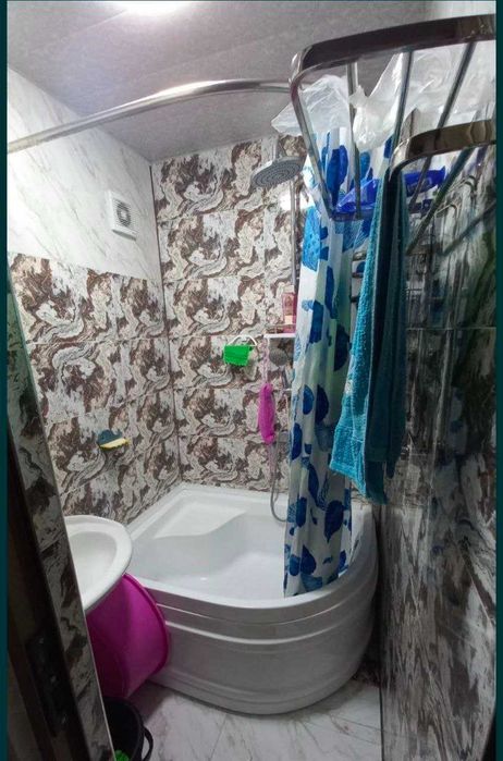 Самарканд ш. Микрарайон худудида жойлашган 3 хонали квартира сотувда