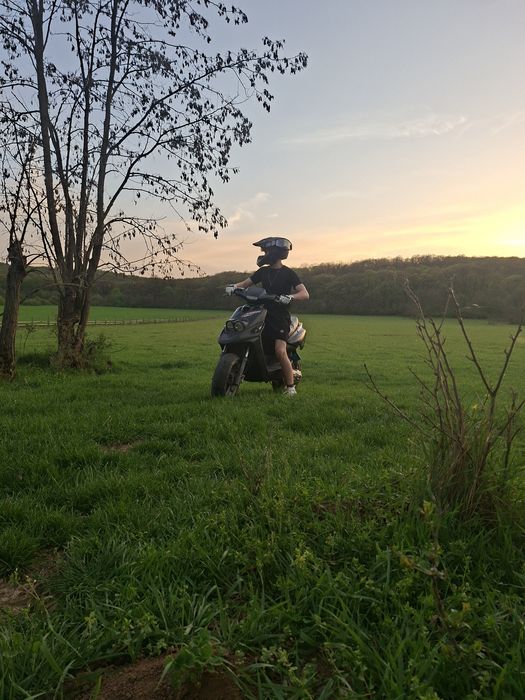 Vând scuter yamaha mbk