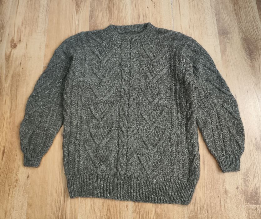 Pulover gros din lână hand made mărimea M