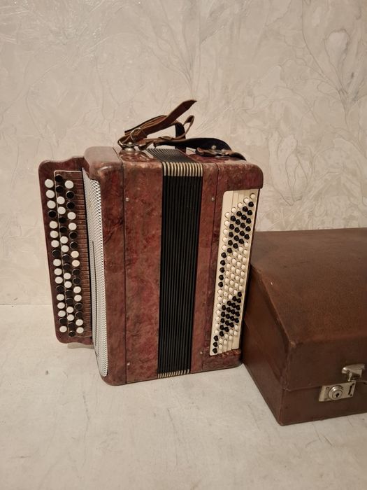 Продаётся баян состояние отличное