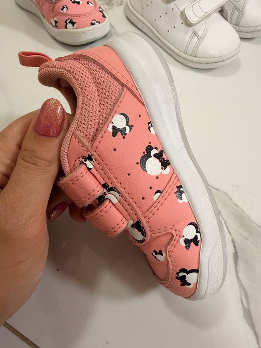 Маратонки adidas,22 номер