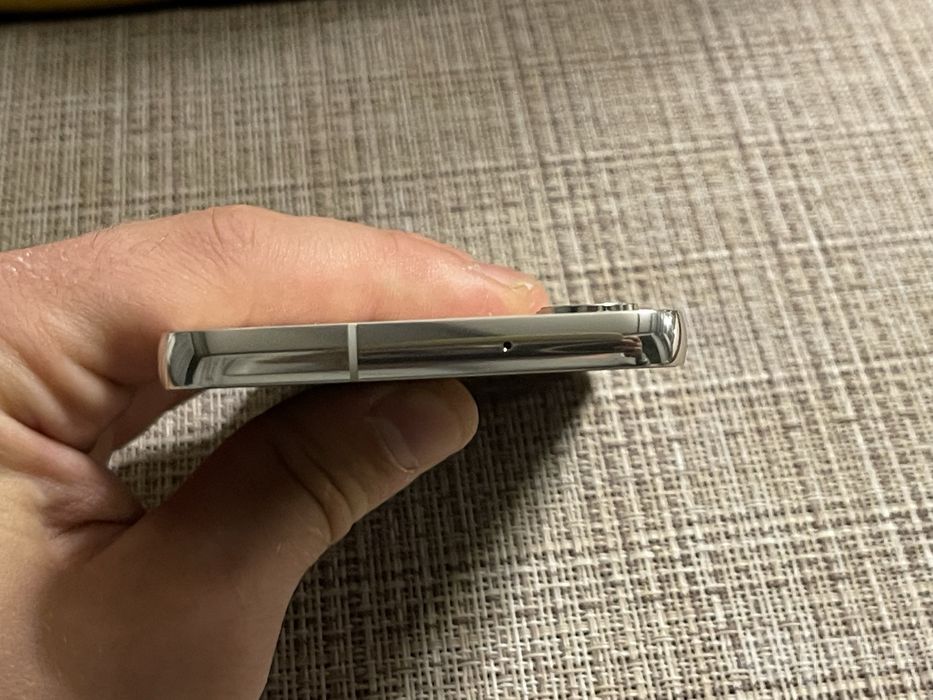 Продам Samsung s23