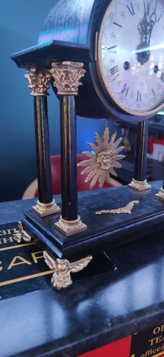 Каминен часовник