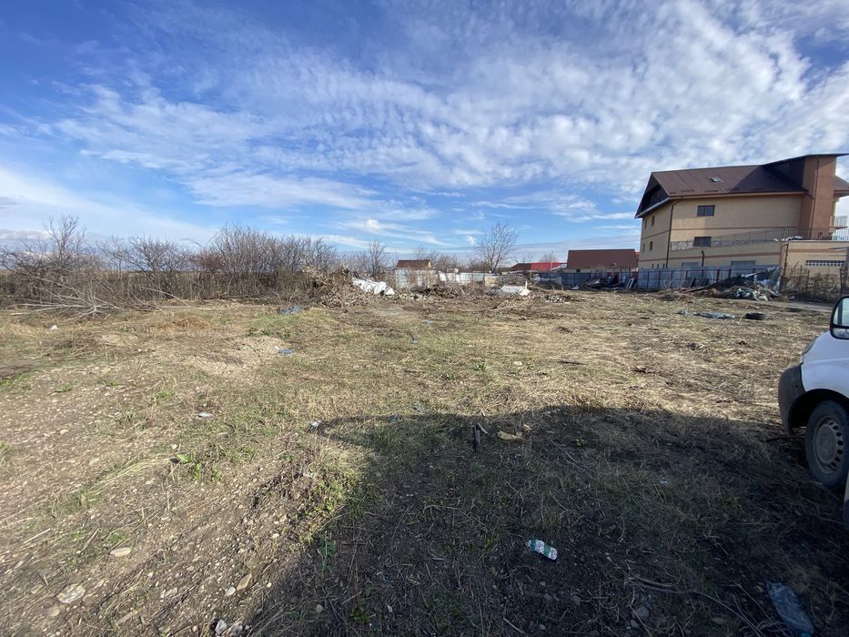 Teren la E85 loc de casa