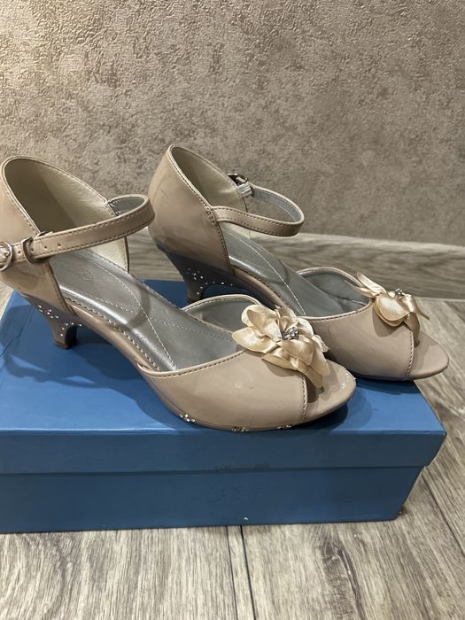 Детские туфли