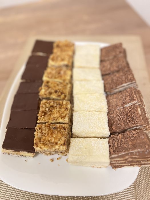 Platou de prajituri asortate