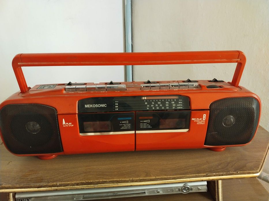 Продам двухкасетный магнитофон