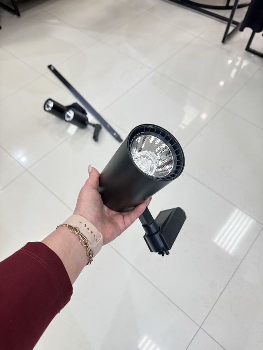 Продам торговое оборудование .