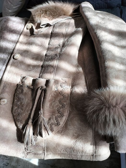 Cojoc din piele de oaie culoare bej