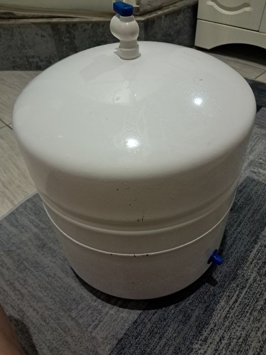Продам накопительный бак для питьевой воды.