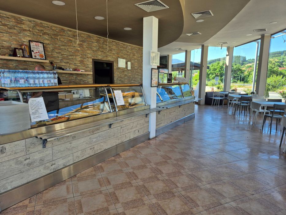 Дава се под наем Заведение в с. Пиперево, Област Кюстендил - 200 кв.м за 1020 € - Снимка #1