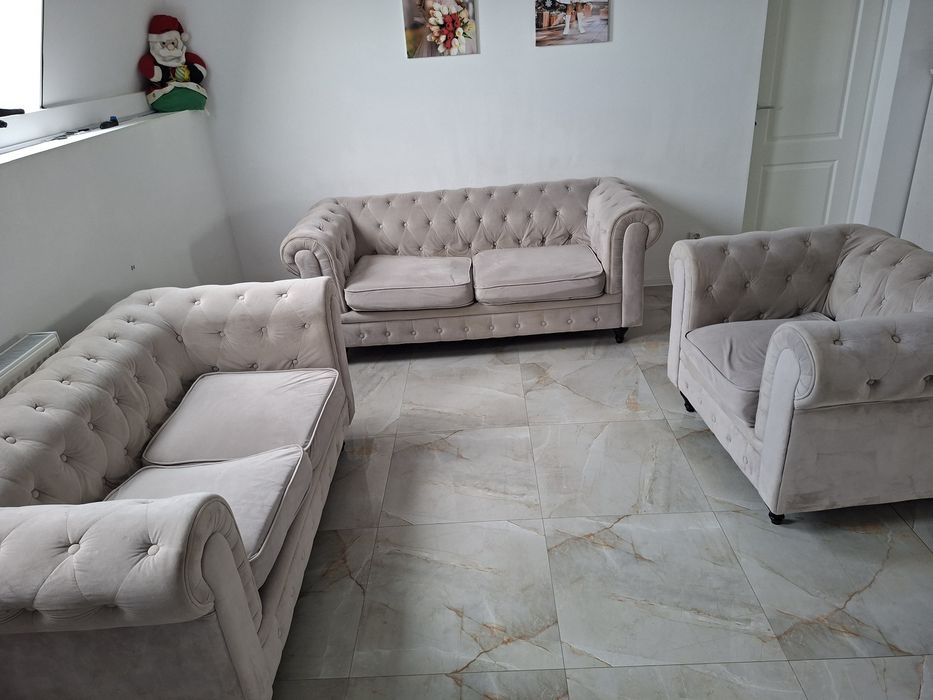 Canapea chesterfield