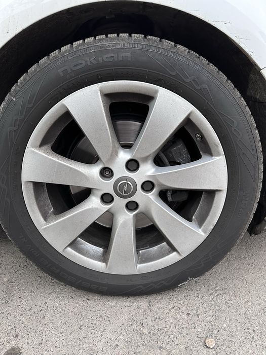 Jante 18" cu anvelope Nokian 235 50 R18, senzori presiune inclusi