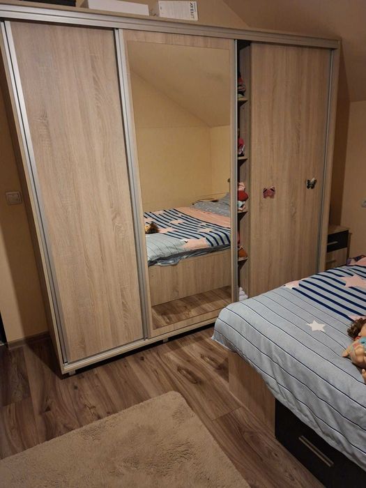 Vand mobila de dormitor