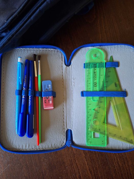 Ученическа раница с моливник
