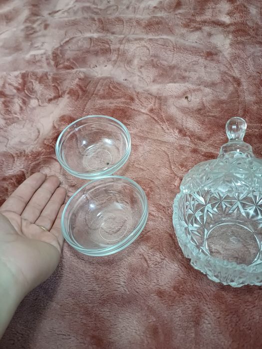 Посуда (пластмассовые чашки и эмалированные)