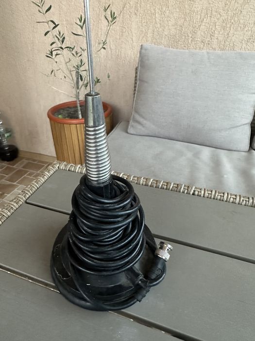 Antena statie masina
