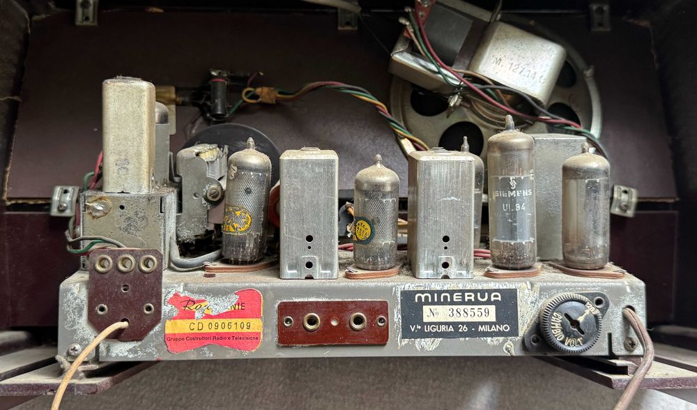 Radio vechi pe lampi Minerva Milano anii 50 60 pentru restaurare