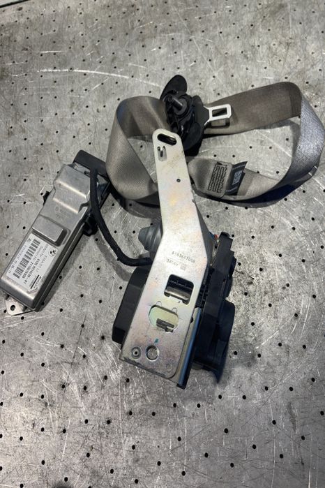 Centura siguranta fata stanga 615364700B BMW Seria 7 F01/F02