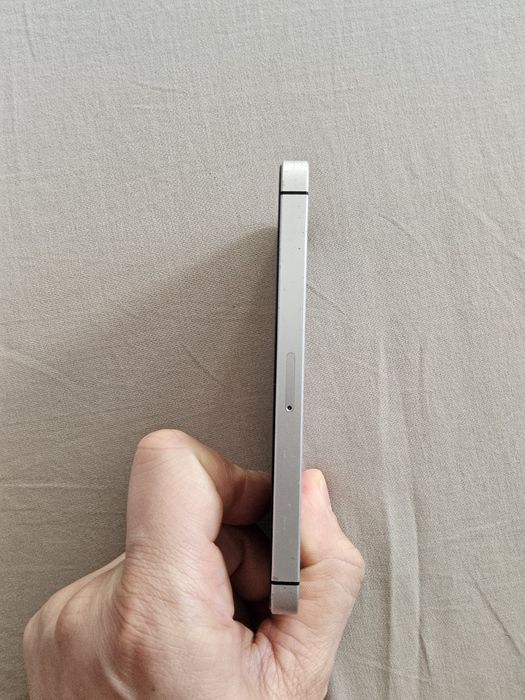 Iphone se 32gb, baterie 89%, touchid nu fuctioneaza, neverlocked