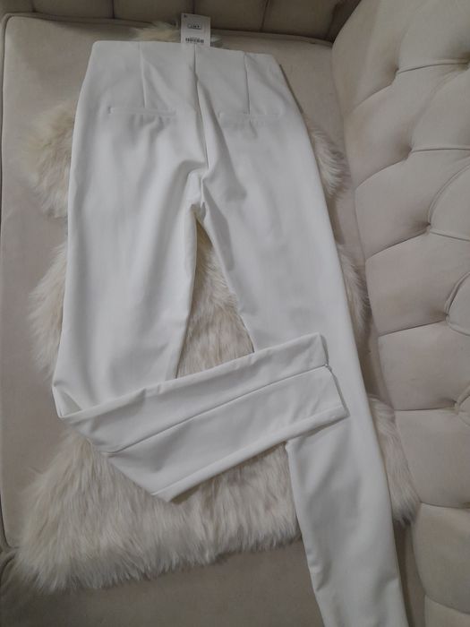 Pantaloni eleganți cu talie înaltă șliț la glezna mărimea M Zara