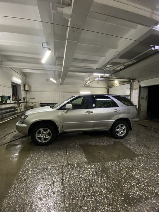 Машина Лексус рх 300