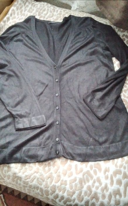 Дамски жилетки и бяла ажурена